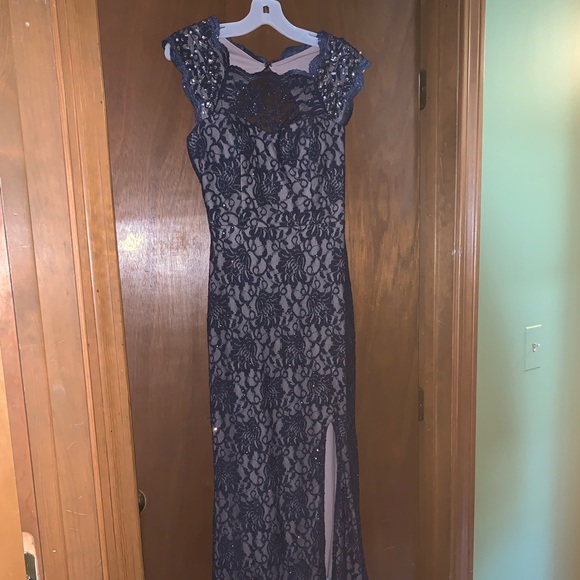 Long Lace Cap Sleeve Dress w/ Keyhole Back size 9 - Picture 4 of 4